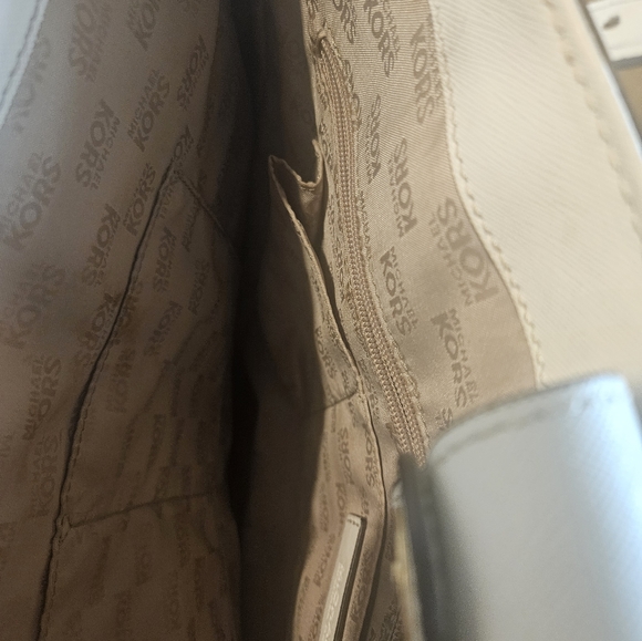 Michael Kors White Jet Set Tote - Picture 3 of 8